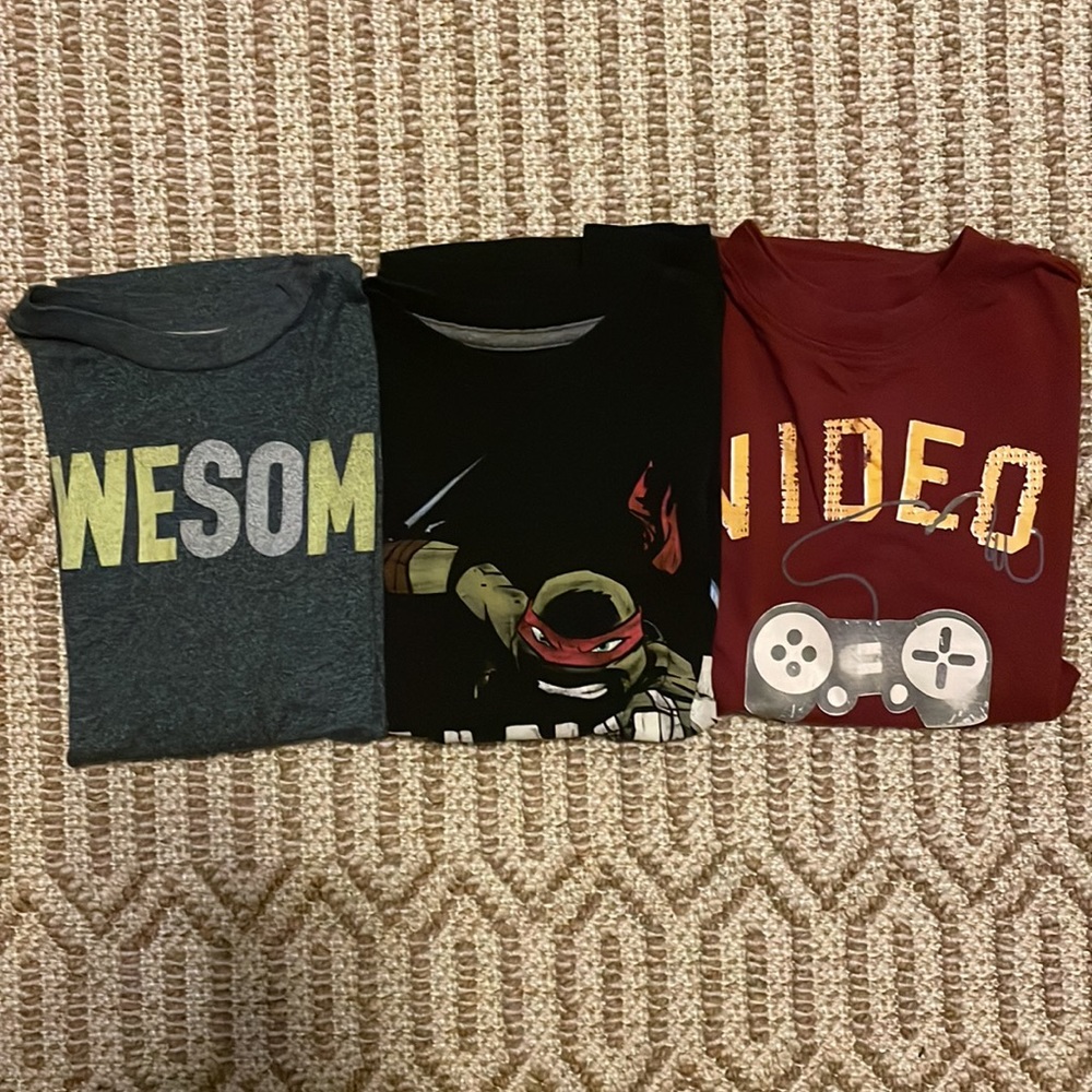 3 boys size small 6/7 t-shirts